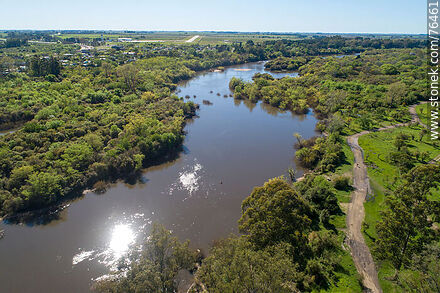 Vista aérea del río Yí próximo al aeropuerto de Santa Bernardina - Departamento de Durazno - URUGUAY. Foto No. 76461