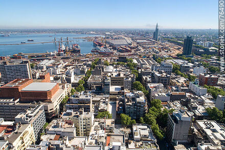 Vista aérea del Centro hacia el norte - Departamento de Montevideo - URUGUAY. Foto No. 76490