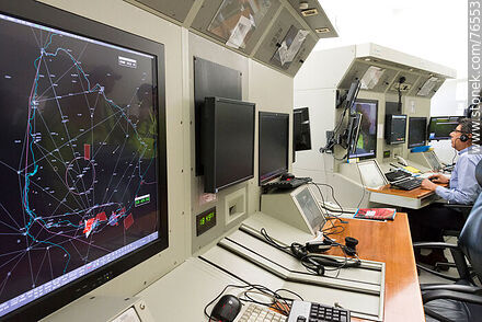 Sala de control de tráfico aéreo nacional - Departamento de Canelones - URUGUAY. Foto No. 76553