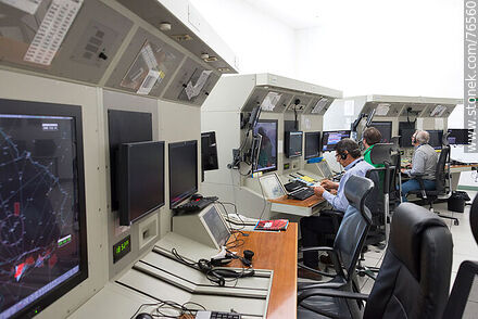 Sala de control de tráfico aéreo nacional - Departamento de Canelones - URUGUAY. Foto No. 76560