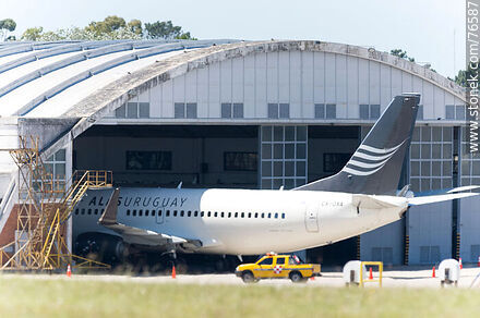Aviones de Alas Uruguay en un hangar - Departamento de Canelones - URUGUAY. Foto No. 76587