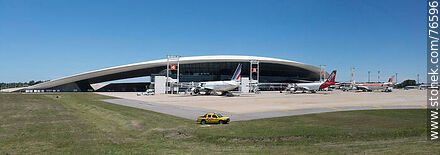 Terminal seen from the tarmac with Air France and TAM aircraft - Department of Canelones - URUGUAY. Photo #76596