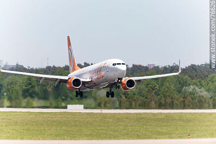 Boeing 737 de Gol aterrizando - Departamento de Canelones - URUGUAY. Foto No. 76626