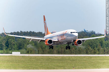 Boeing 737 de Gol aterrizando - Department of Canelones - URUGUAY. Photo #76627