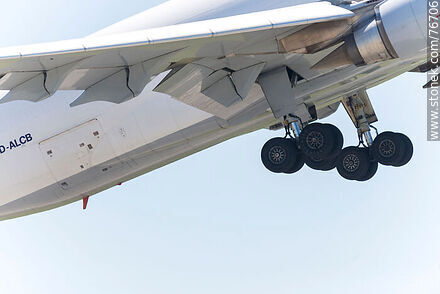 Avión de carga MD-11 Freighter de Lufthansa decolando - Departamento de Canelones - URUGUAY. Foto No. 76706