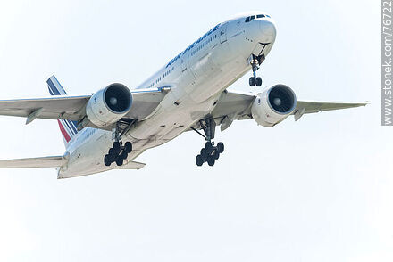 Avión Boeing 777 de Air France decolando - Departamento de Canelones - URUGUAY. Foto No. 76722