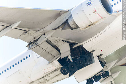 Air France Boeing 777 decollecting and stowing the landing gear - Department of Canelones - URUGUAY. Photo #76729