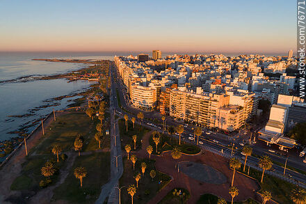 Vista aérea de Trouville y Punta Carretas en la hora dorada del amanecer - Departamento de Montevideo - URUGUAY. Foto No. 76771