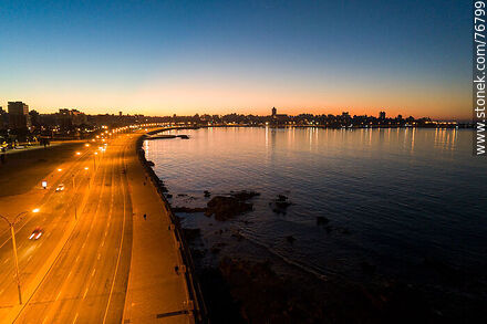 Vista aérea de la Rambla Sur al amanecer - Departamento de Montevideo - URUGUAY. Foto No. 76799