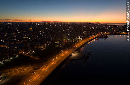 Vista aérea de la Rambla Sur al amanecer - Departamento de Montevideo - URUGUAY. Foto No. 76801