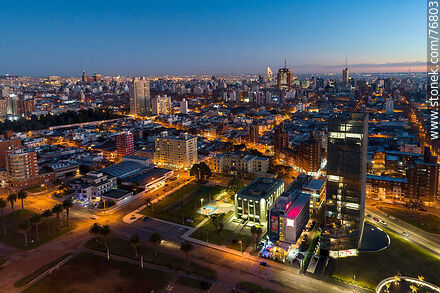 Vista aérea desde la Rambla República Argentina al amanecer - Departamento de Montevideo - URUGUAY. Foto No. 76803