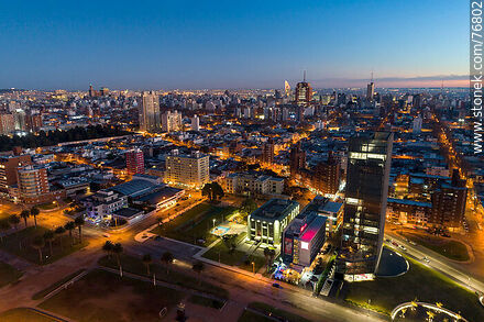 Vista aérea desde la Rambla República Argentina al amanecer - Departamento de Montevideo - URUGUAY. Foto No. 76802