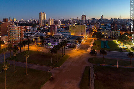 Vista aérea desde la Rambla República Argentina al amanecer - Departamento de Montevideo - URUGUAY. Foto No. 76812