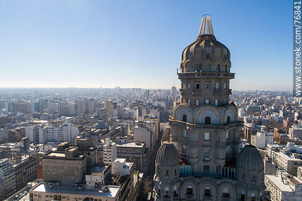 Vista aérea del Palacio Salvo - Departamento de Montevideo - URUGUAY. Foto No. 76841