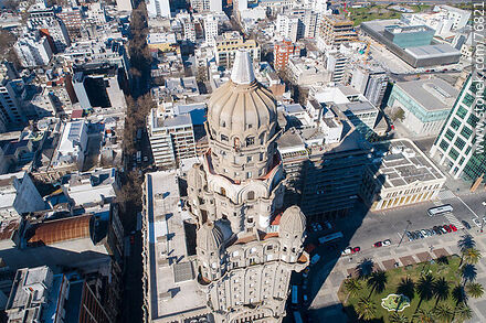 Vista aérea del Palacio Salvo, calle Andes y el Palacio Estévez - Departamento de Montevideo - URUGUAY. Foto No. 76821