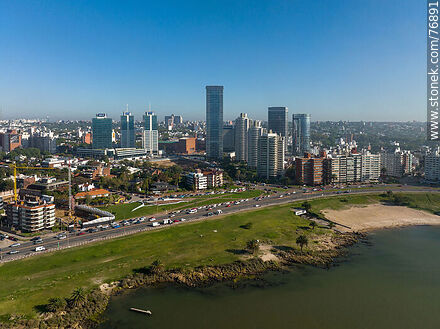 Vista aérea de la Rambla Armenia y las torres del barrio Buceo - Departamento de Montevideo - URUGUAY. Foto No. 76891