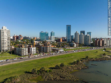 Vista aérea de la Rambla Armenia y las torres del barrio Buceo - Departamento de Montevideo - URUGUAY. Foto No. 76887