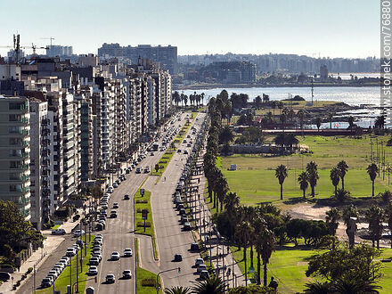 Vista aérea de la rambla Mahatma Gandhi - Departamento de Montevideo - URUGUAY. Foto No. 76880