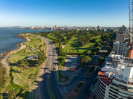 Vista aérea de la rambla Presidente Wilson y el Club de Golf - Departamento de Montevideo - URUGUAY. Foto No. 76879