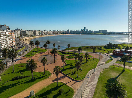 Vista aérea de Trouville y la playa Pocitos - Departamento de Montevideo - URUGUAY. Foto No. 76877