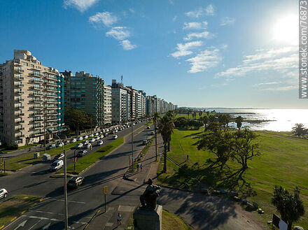 Vista aérea de la rambla Mahatma Gandhi - Departamento de Montevideo - URUGUAY. Foto No. 76873