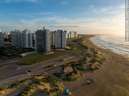Vista aérea del amanecer en Playa Brava - Punta del Este y balnearios cercanos - URUGUAY. Foto No. 76969