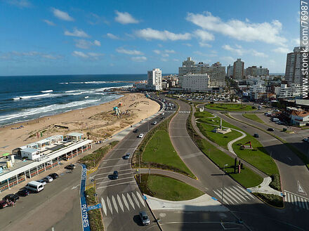Vista aérea de los accesos a la Península - Punta del Este y balnearios cercanos - URUGUAY. Foto No. 76987