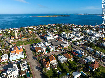 Vista aérea de la península y la isla Gorriti - Punta del Este y balnearios cercanos - URUGUAY. Foto No. 77175
