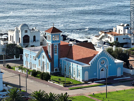 Vista aérea de la iglesia La Candelaria en la mañana - Punta del Este y balnearios cercanos - URUGUAY. Foto No. 77213