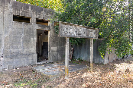 Gonzalez train station. Station sign - San José - URUGUAY. Photo #77383