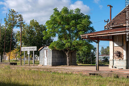 Estación de trenes Arroyo Grande en Ismael Cortinas - Departamento de Flores - URUGUAY. Foto No. 77412