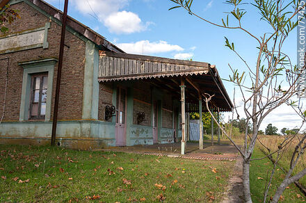Estación de trenes Juan Jackson convertida en biblioteca - Departamento de Colonia - URUGUAY. Foto No. 77425