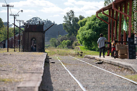 Estación de trenes de Mal Abrigo. Surtidor de agua - Departamento de San José - URUGUAY. Foto No. 77488