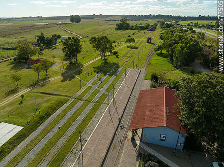 Vista aérea de la estación de trenes reciclada para el turismo - Departamento de San José - URUGUAY. Foto No. 77505