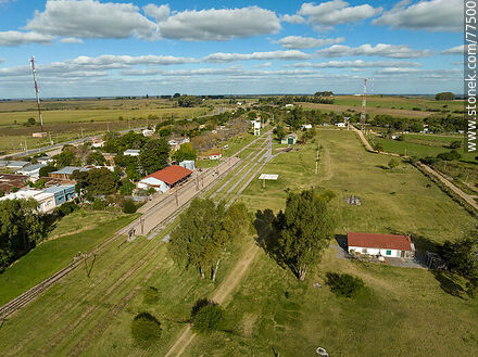 Vista aérea de la estación de trenes reciclada para el turismo - Departamento de San José - URUGUAY. Foto No. 77500