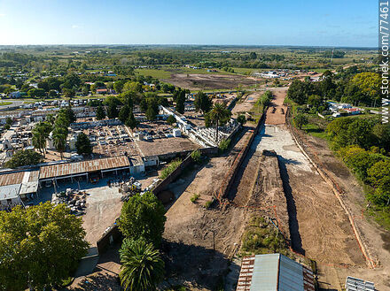 Vista aérea de la reconstrucción de vías férreas para el tren de UPM (2022) - Departamento de Canelones - URUGUAY. Foto No. 77461