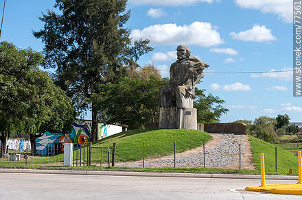 Estatua de Artigas en la ancianidad de Hugo Nantes. Ruta 3 - Departamento de San José - URUGUAY. Foto No. 77561