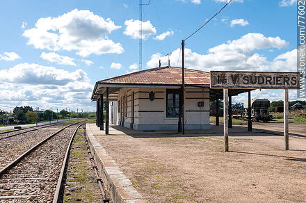 Estación de trenes Víctor Sudriers. Cartel de la estación - Departamento de Canelones - URUGUAY. Foto No. 77602