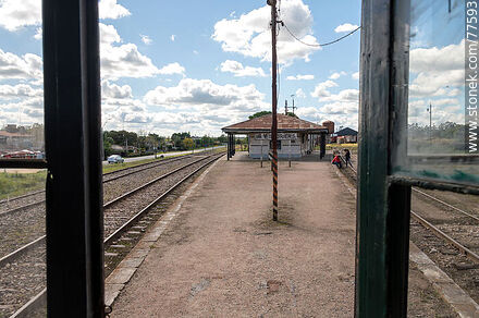 Estación de trenes Víctor Sudriers. Andenes de la estación - Departamento de Canelones - URUGUAY. Foto No. 77593