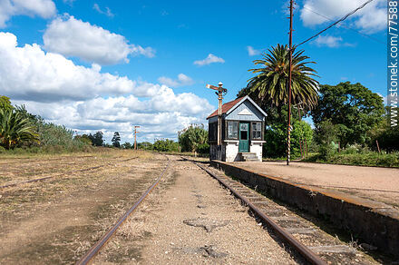 Estación de trenes Víctor Sudriers. Caseta de los comandos de cambio de vías - Departamento de Canelones - URUGUAY. Foto No. 77588