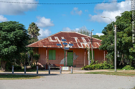 Estación de trenes Víctor Sudriers. Casa de la Cultura de Empalme Olmos - Departamento de Canelones - URUGUAY. Foto No. 77586