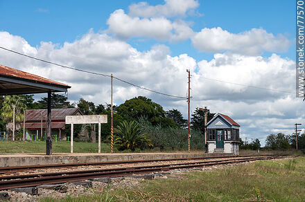 Victor Sudriers train station. Track switching command booth - Department of Canelones - URUGUAY. Photo #77570
