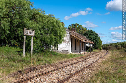 Estación de trenes Olmos. Cartel de la estación - Departamento de Canelones - URUGUAY. Foto No. 77645