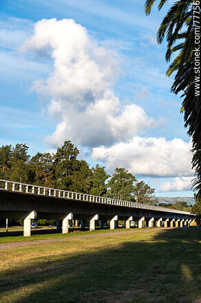 Puente carretero en ruta 9 cruzando desde Canelones a Maldonado sobre el arroyo Solís Grande - Departamento de Canelones - URUGUAY. Foto No. 77756