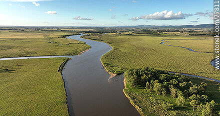 Vista aérea del arroyo Solís Grande, límite departamental entre Canelones y Maldonado - Departamento de Maldonado - URUGUAY. Foto No. 77811
