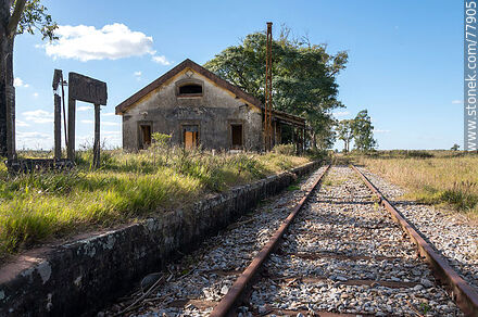 Antigua estación de trenes Bañado de Oro - Departamento de Treinta y Tres - URUGUAY. Foto No. 77905