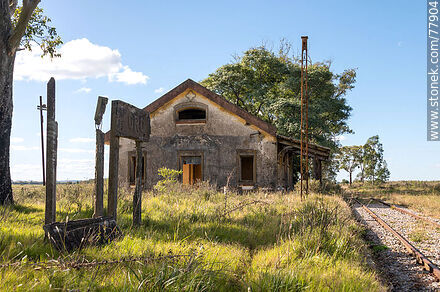 Antigua estación de trenes  Bañado de Oro - Departamento de Treinta y Tres - URUGUAY. Foto No. 77904