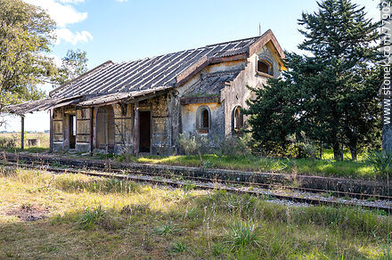 Antigua estación de trenes Bañado de Oro - Departamento de Treinta y Tres - URUGUAY. Foto No. 77902