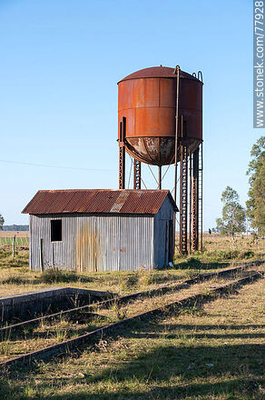 Presidente Getulio Vargas train station. Old water tank - Department of Cerro Largo - URUGUAY. Photo #77928