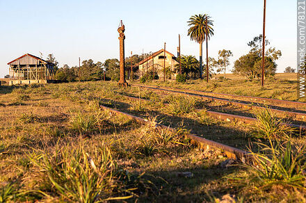 Antigua estación de ferrocarril de Plácido Rosas, Paso del Dragón - Departamento de Cerro Largo - URUGUAY. Foto No. 78121